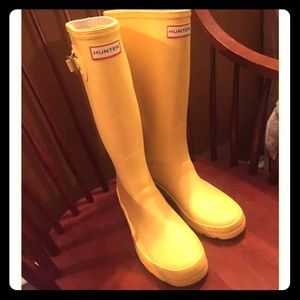 New Hunter Rain boots in yellow size 9